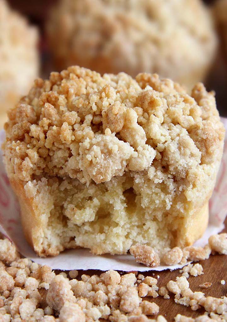 Cinnamon Crumb Coffee Cake Muffins -Somewhere between muffin and coffee cake, topped with a buttery, crumbly streusel!
