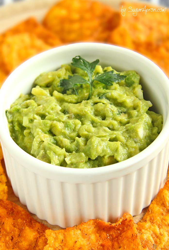 Homemade guacamole, creamy, easy and full of flavor.