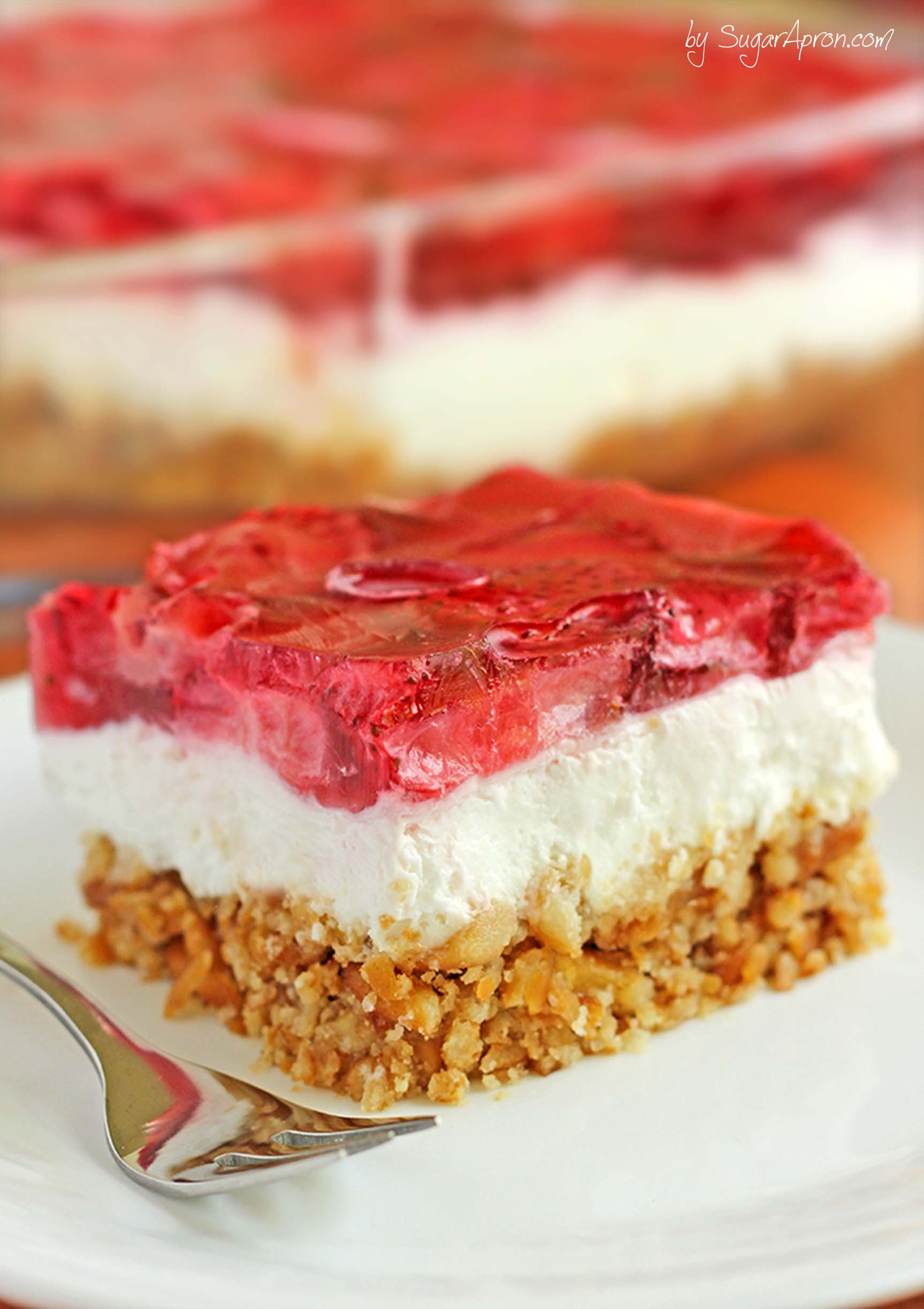 This Strawberry Pretzel Dessert just begging you to make it for your next summer picnic or bbq to serve.