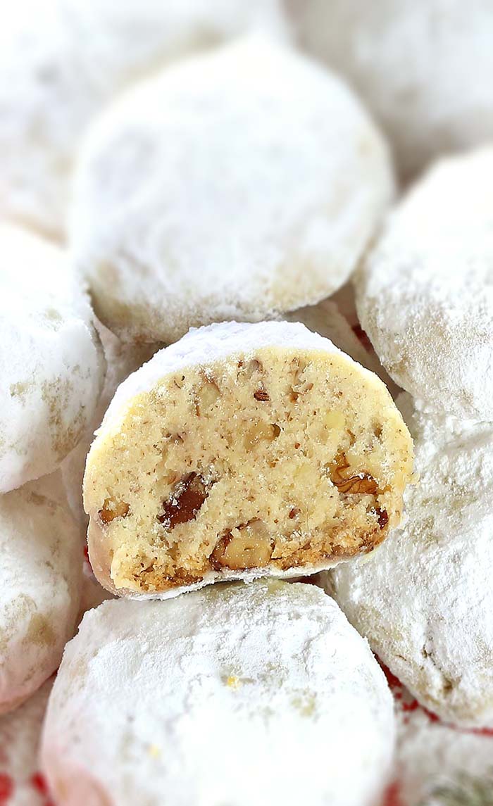 Pecan Butter Balls aka Snowballs - A wonderful christmas cookies, they have always been my favorite selection on the christmas cookie plate, for as long as I can remember.