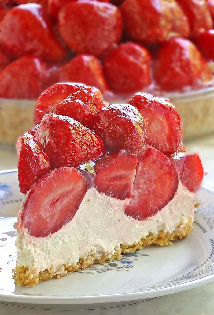 No Bake Strawberry Cream Cheese Pie is The BEST STRAWBERRY PIE you will ever have! Made with a graham cracker crust, filled with lemony cream cheese layer and topped with a mountain of juicy fresh strawberries.