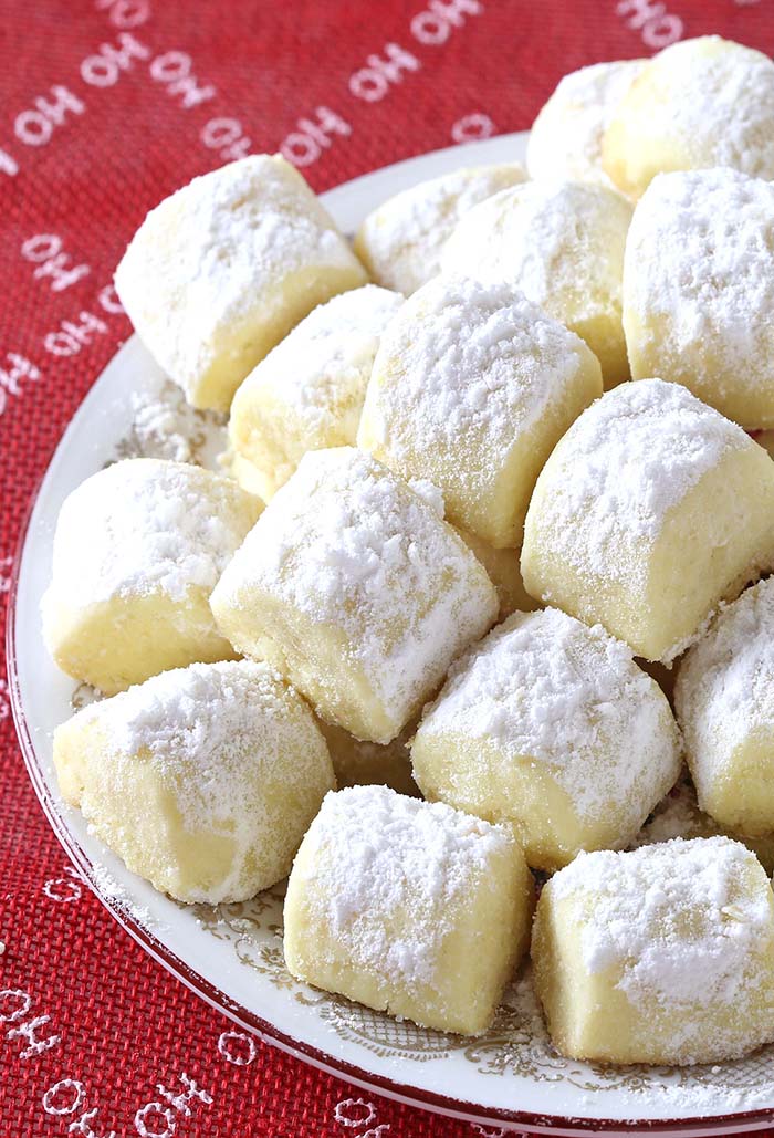 It is melt in your mouth time, folks ! Melting Moments are a MUST-MAKE Christmas Cookies! 